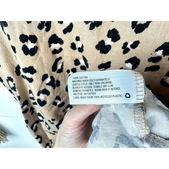 Pre-Loved A New Day Cheetah print t-shirt sz MED - Picture 5 of 6